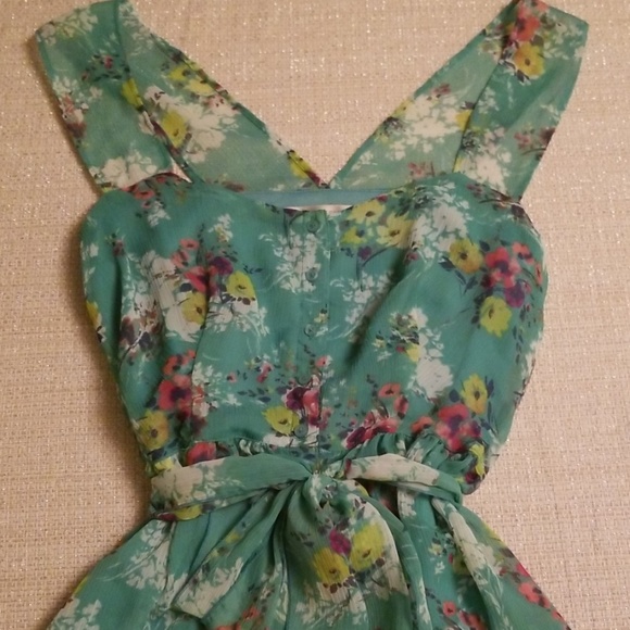Lauren Conrad floral dress. - Picture 2 of 4